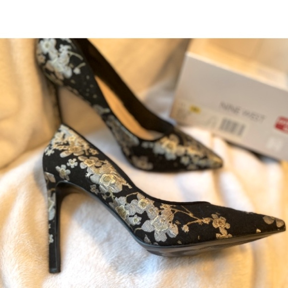 **Brand New Nine West with floral pattern of silver and gold